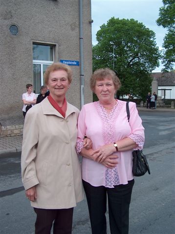 MargitundChristaMai2004.jpg (36074 Byte)